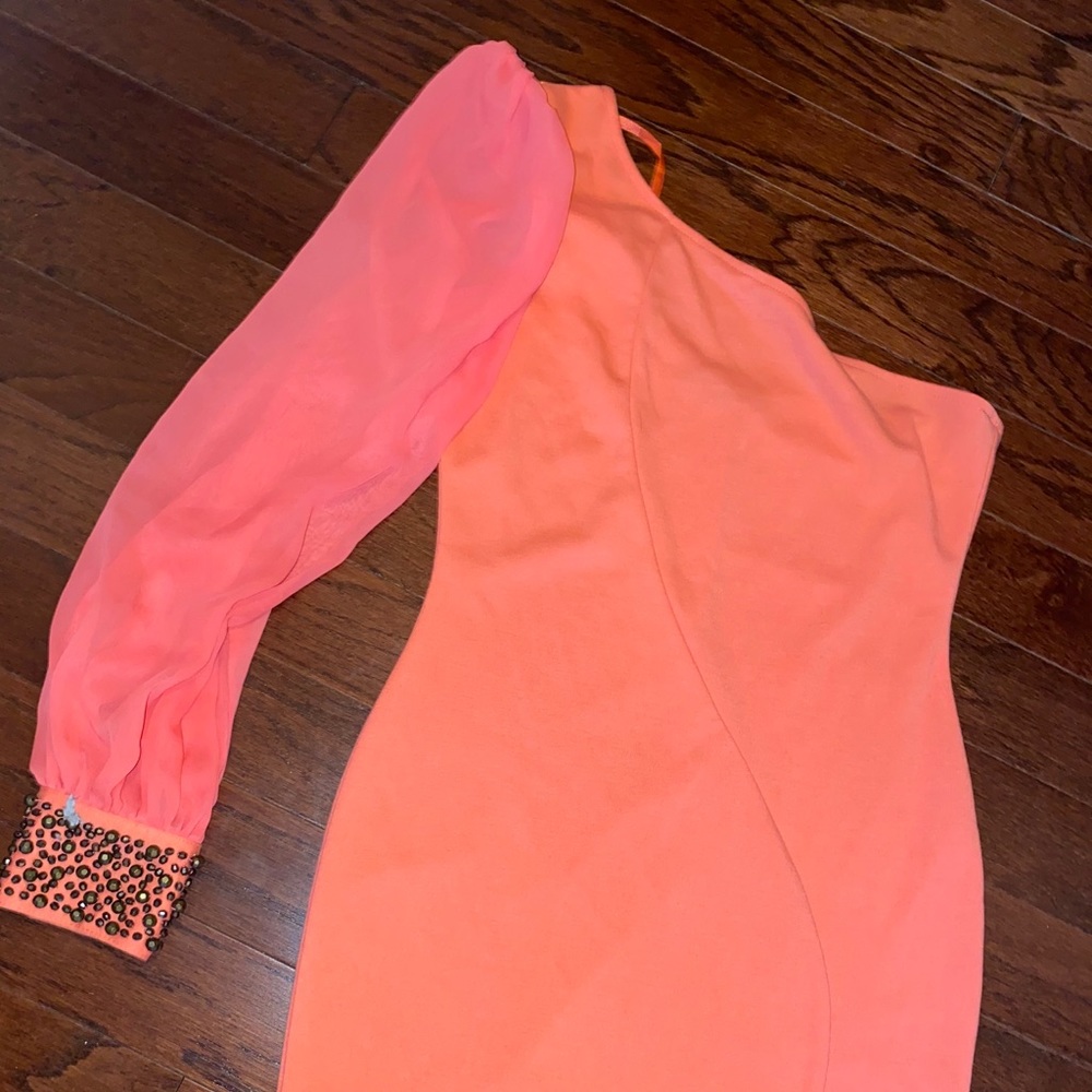 One should party dress